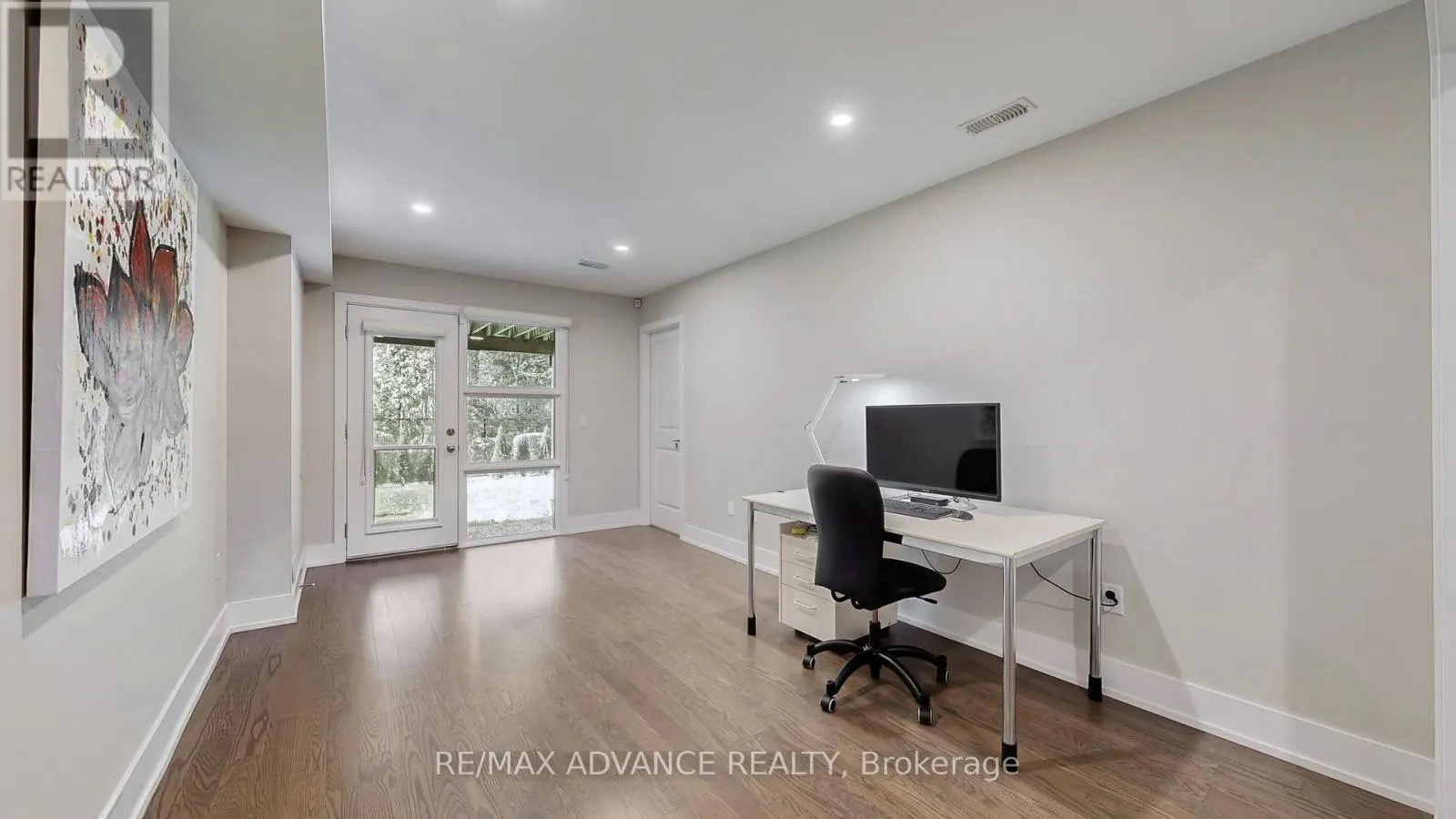 32 CRESTRIDGE DRIVE