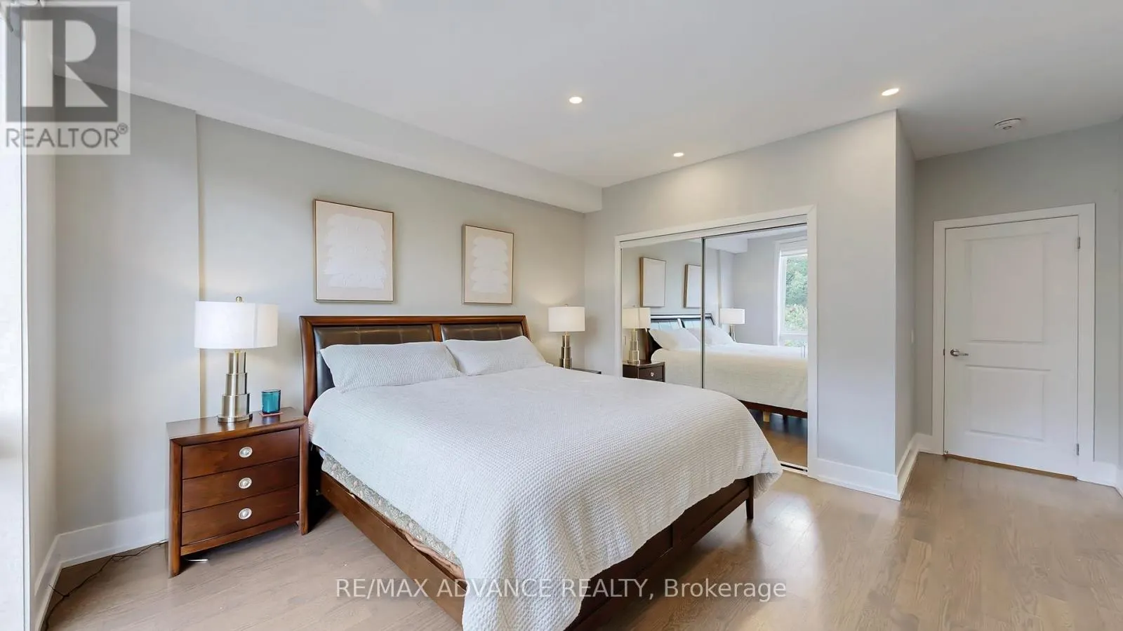 32 CRESTRIDGE DRIVE