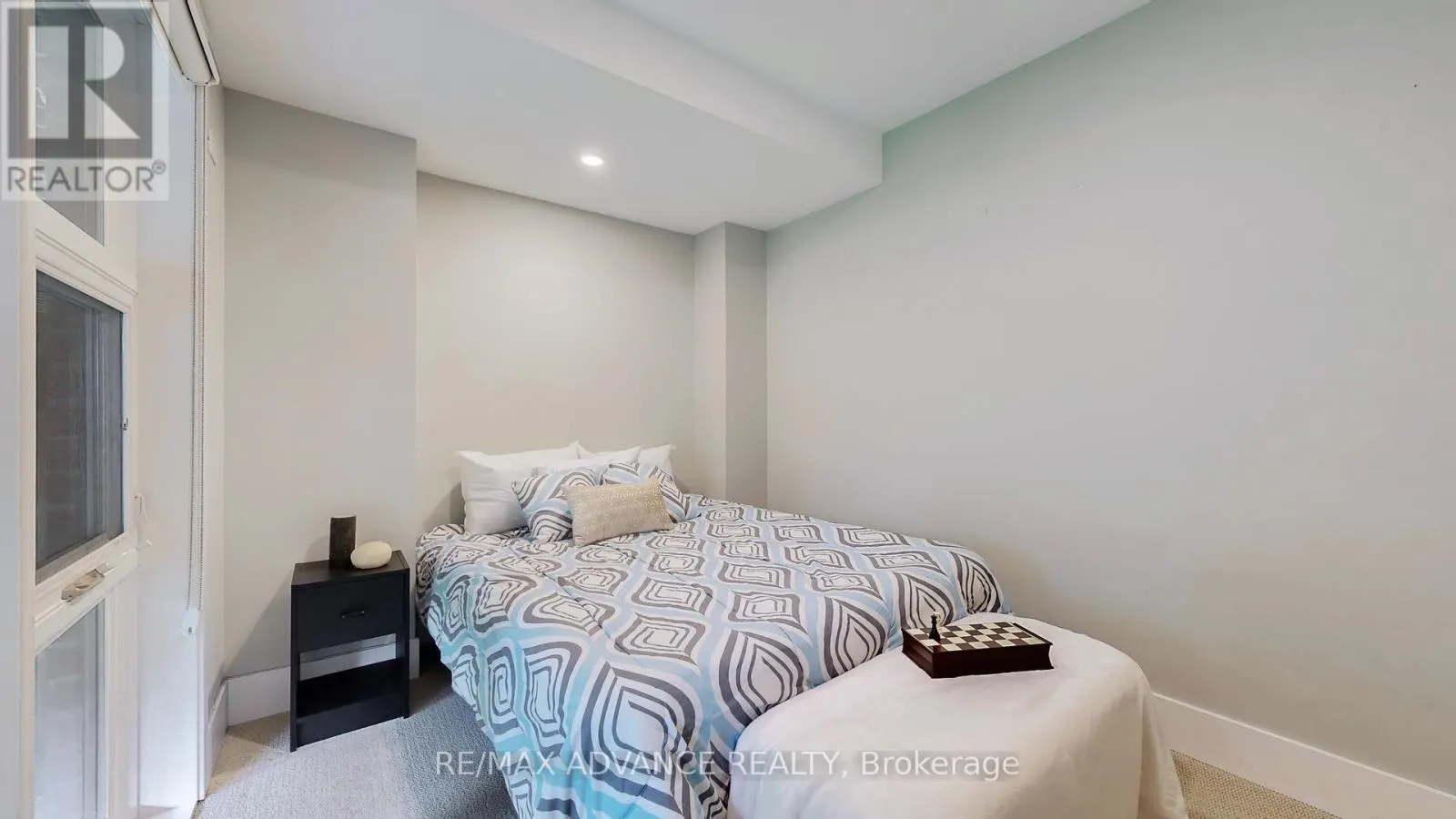 32 CRESTRIDGE DRIVE