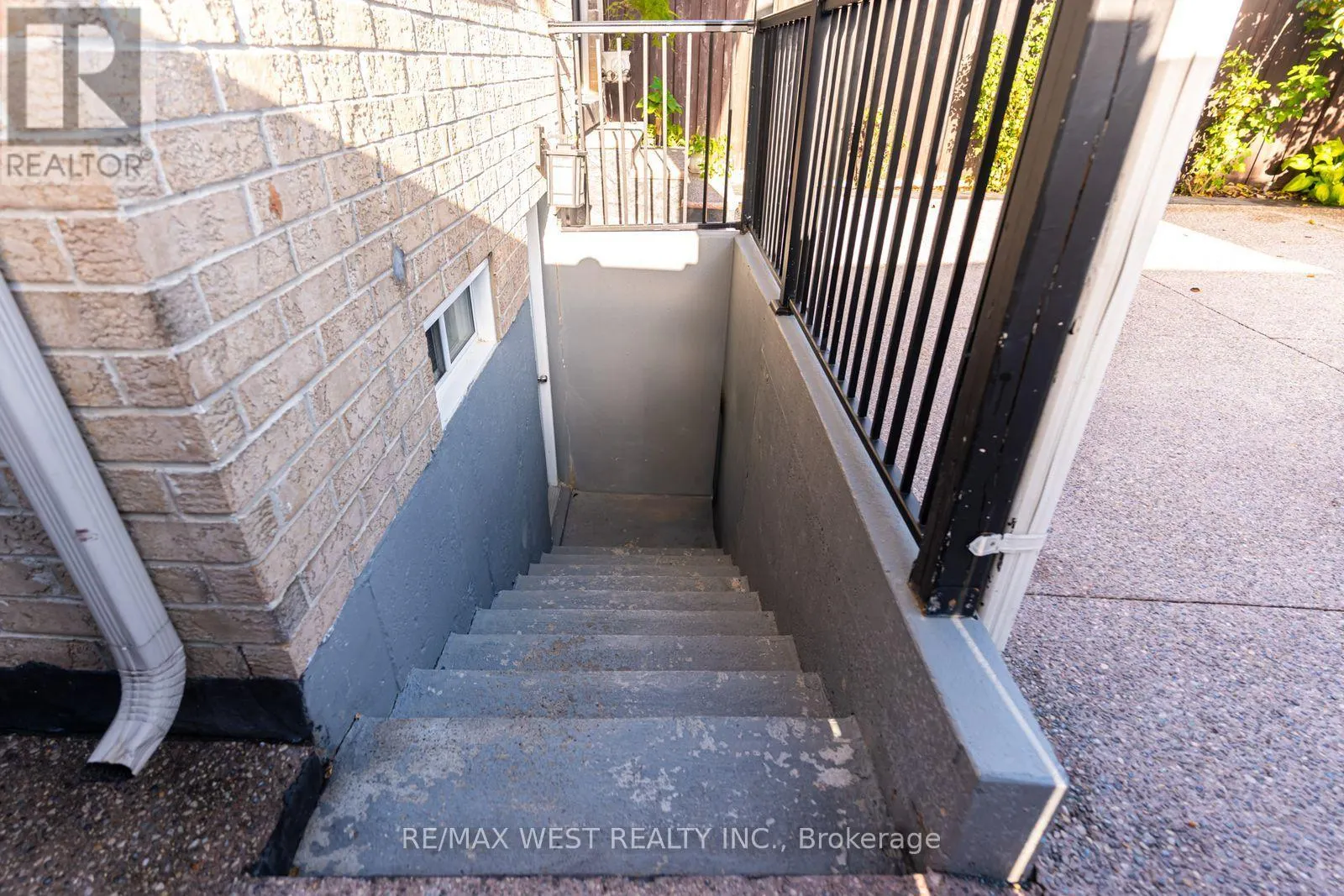 238 WARDLAW PLACE