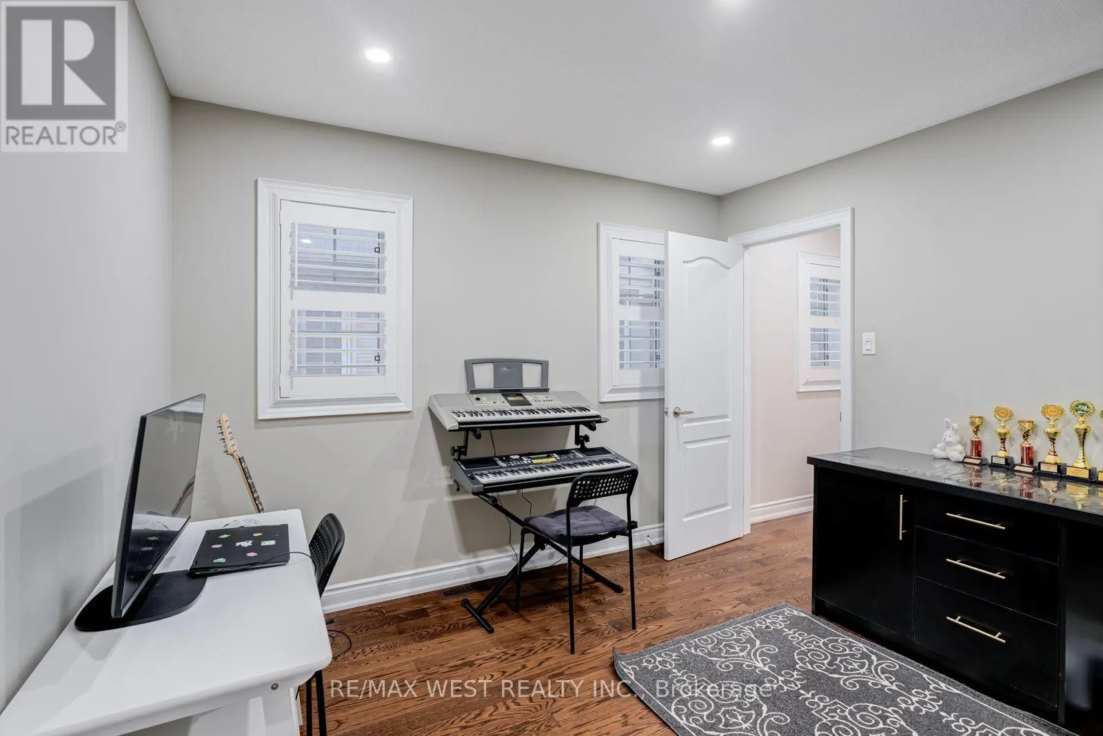 238 WARDLAW PLACE