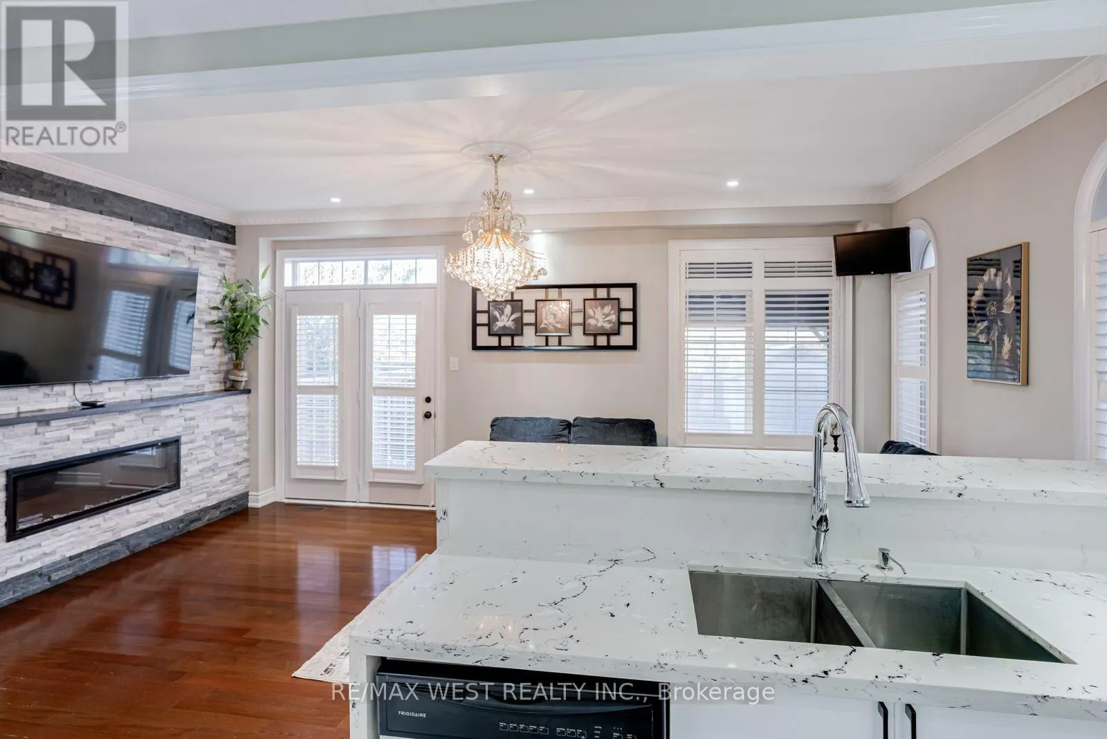 238 WARDLAW PLACE