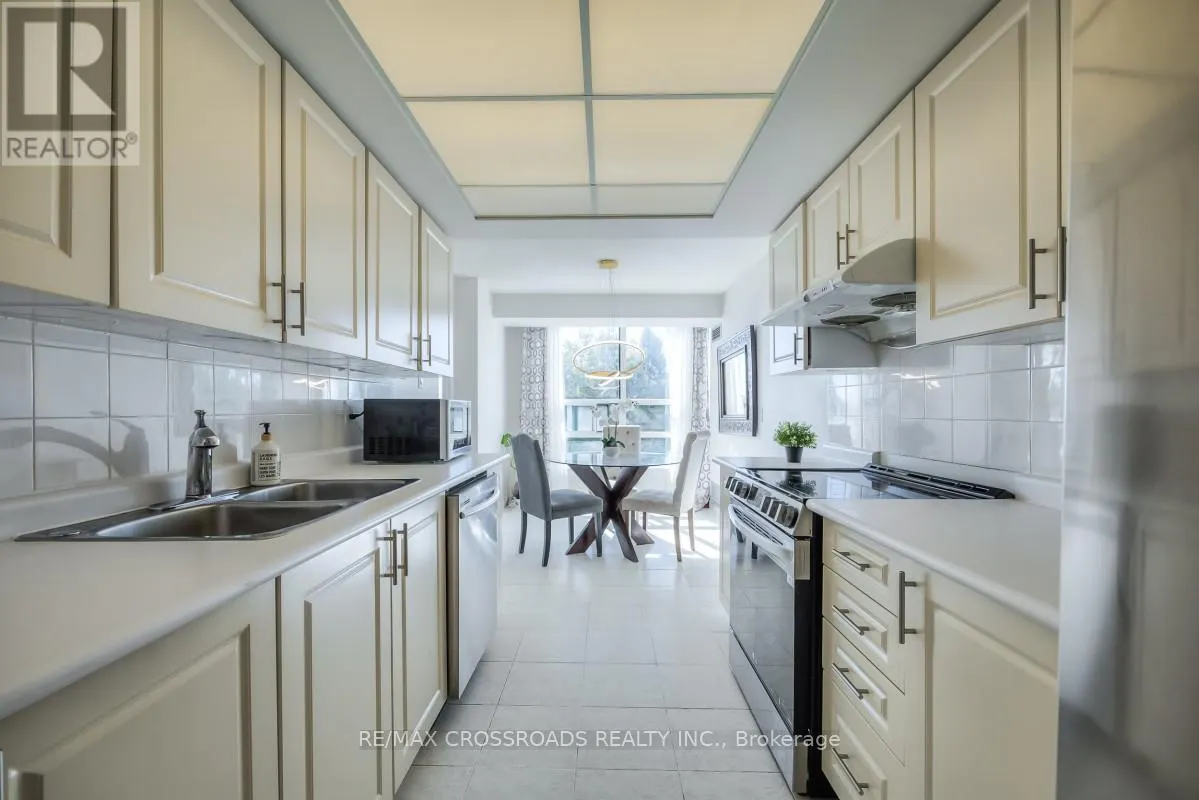 304 - 7825 BAYVIEW AVENUE