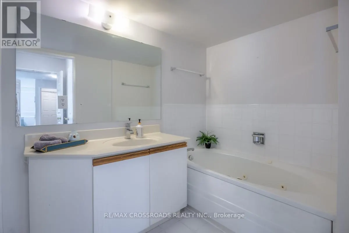304 - 7825 BAYVIEW AVENUE