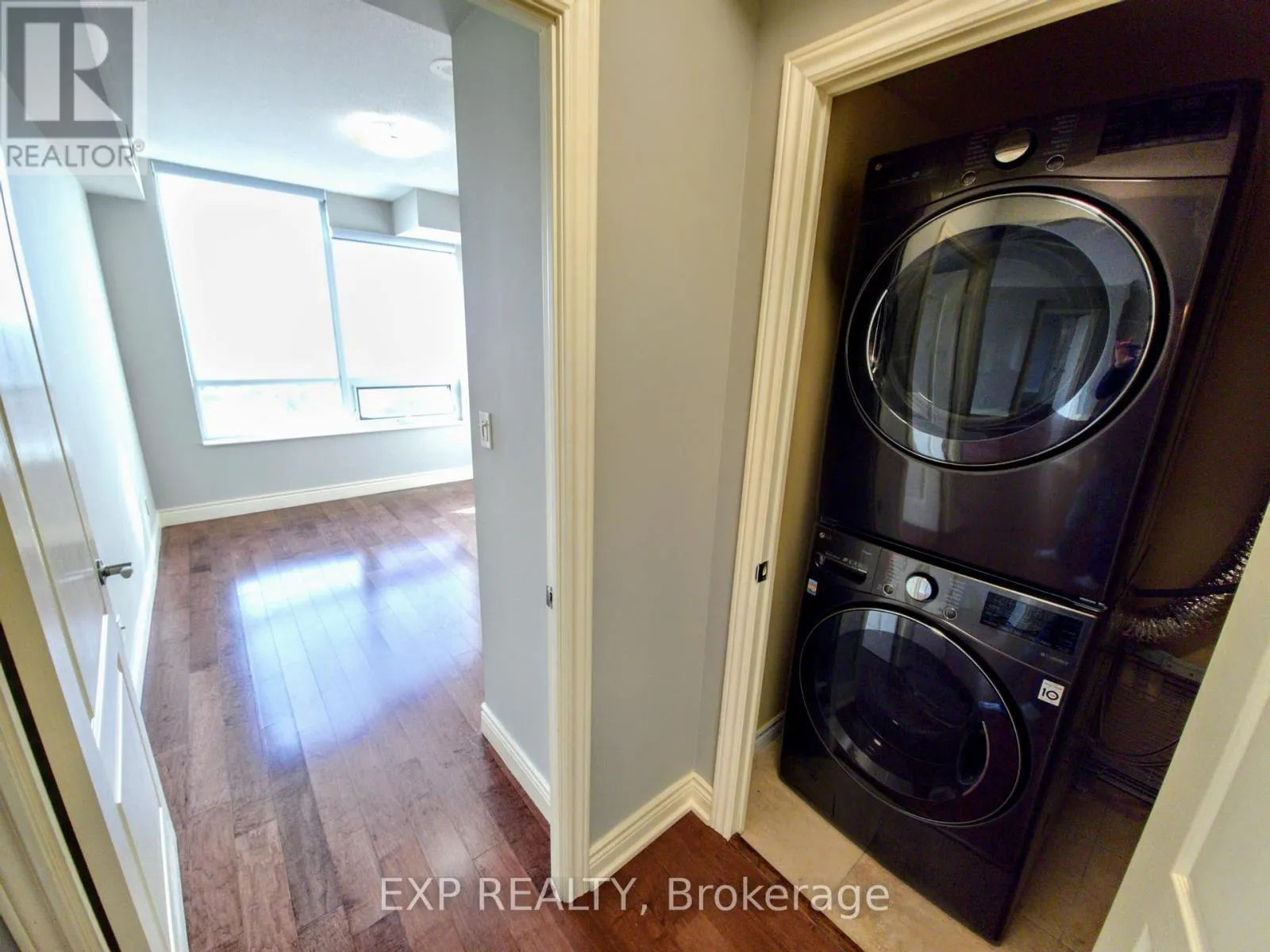 1007 - 88 PROMENADE CIRCLE