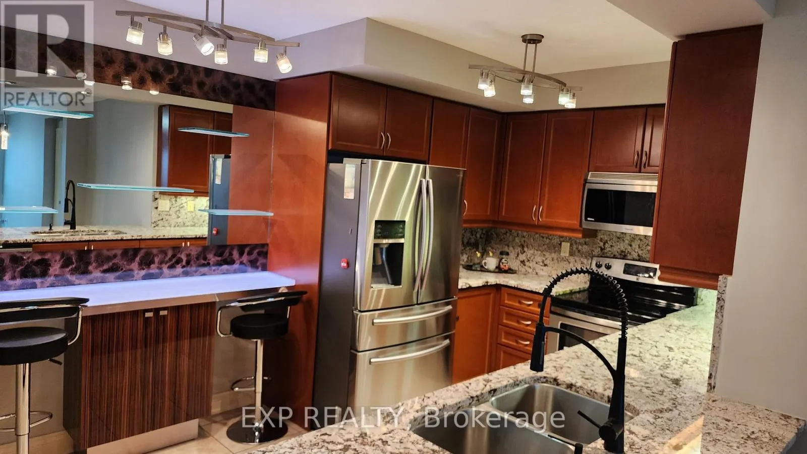 1007 - 88 PROMENADE CIRCLE