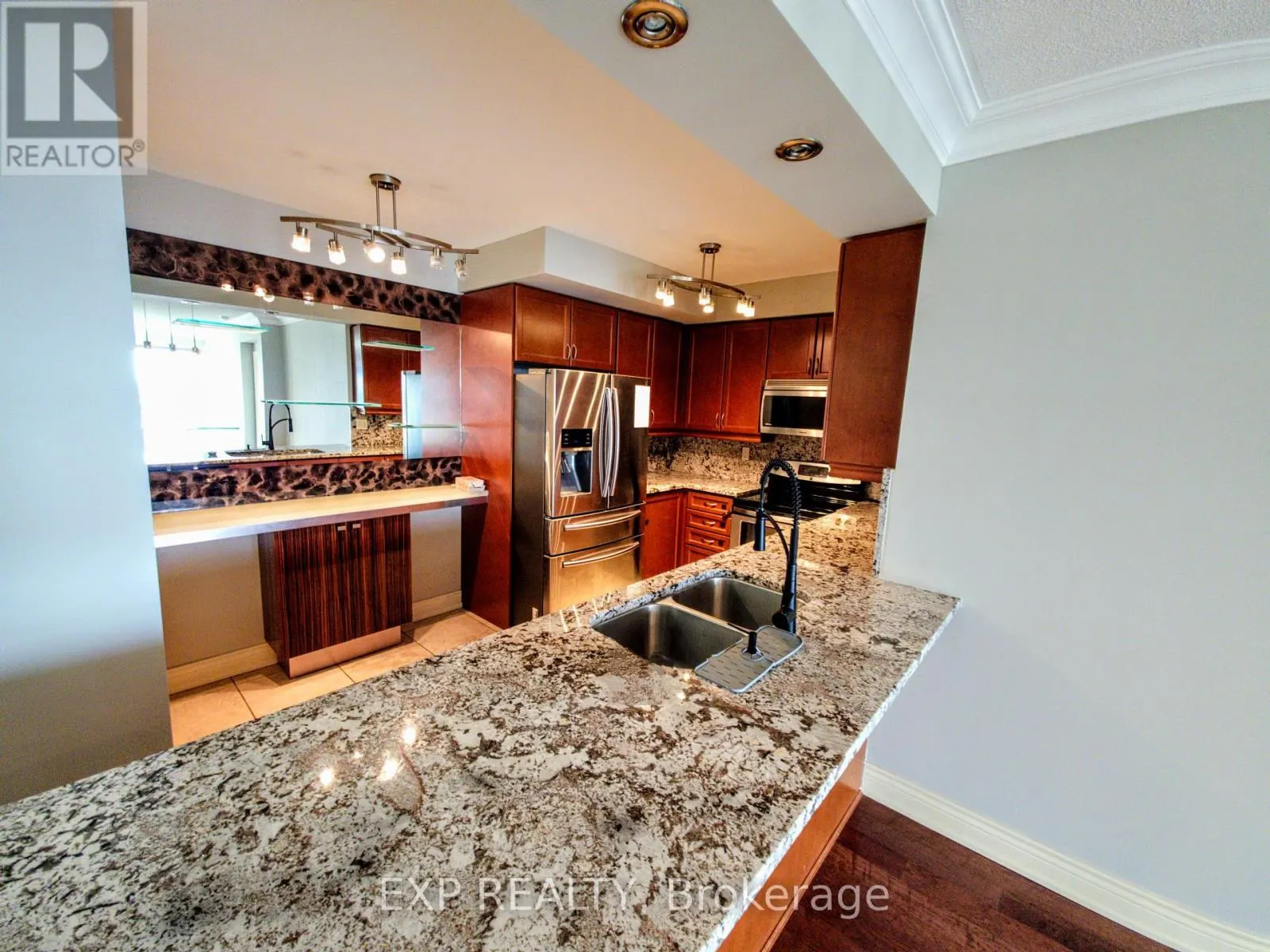 1007 - 88 PROMENADE CIRCLE