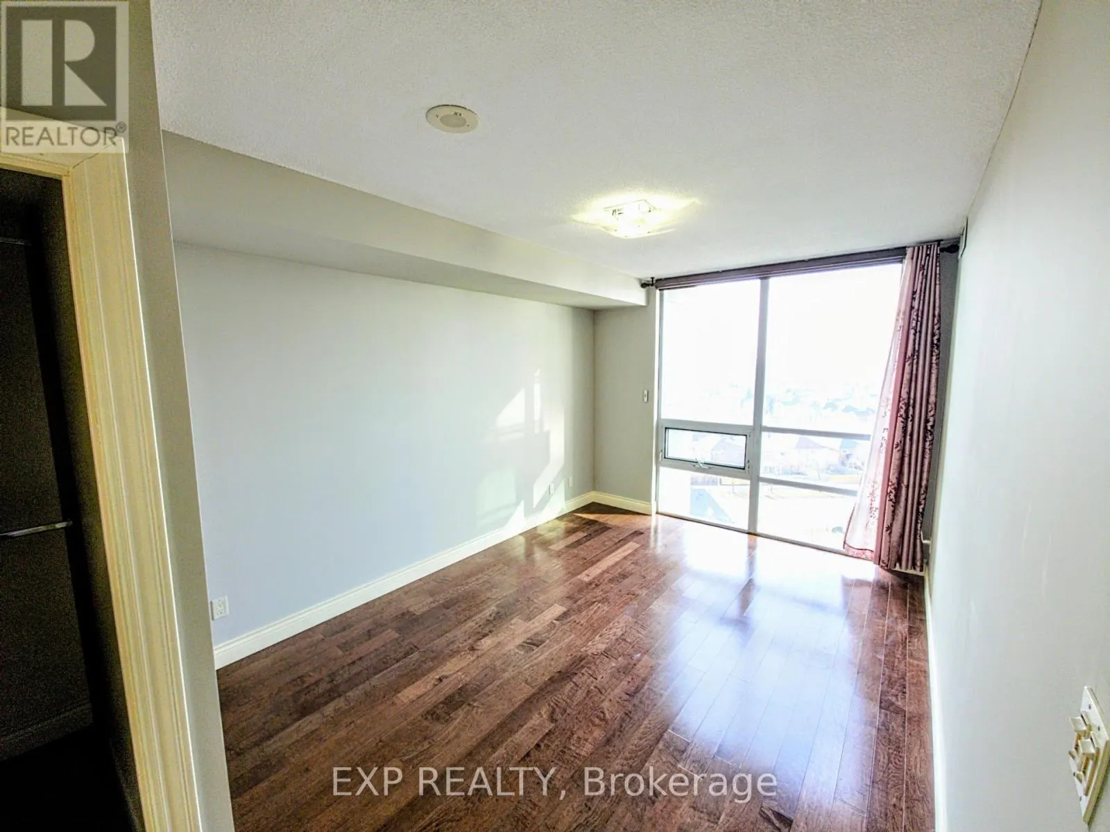 1007 - 88 PROMENADE CIRCLE