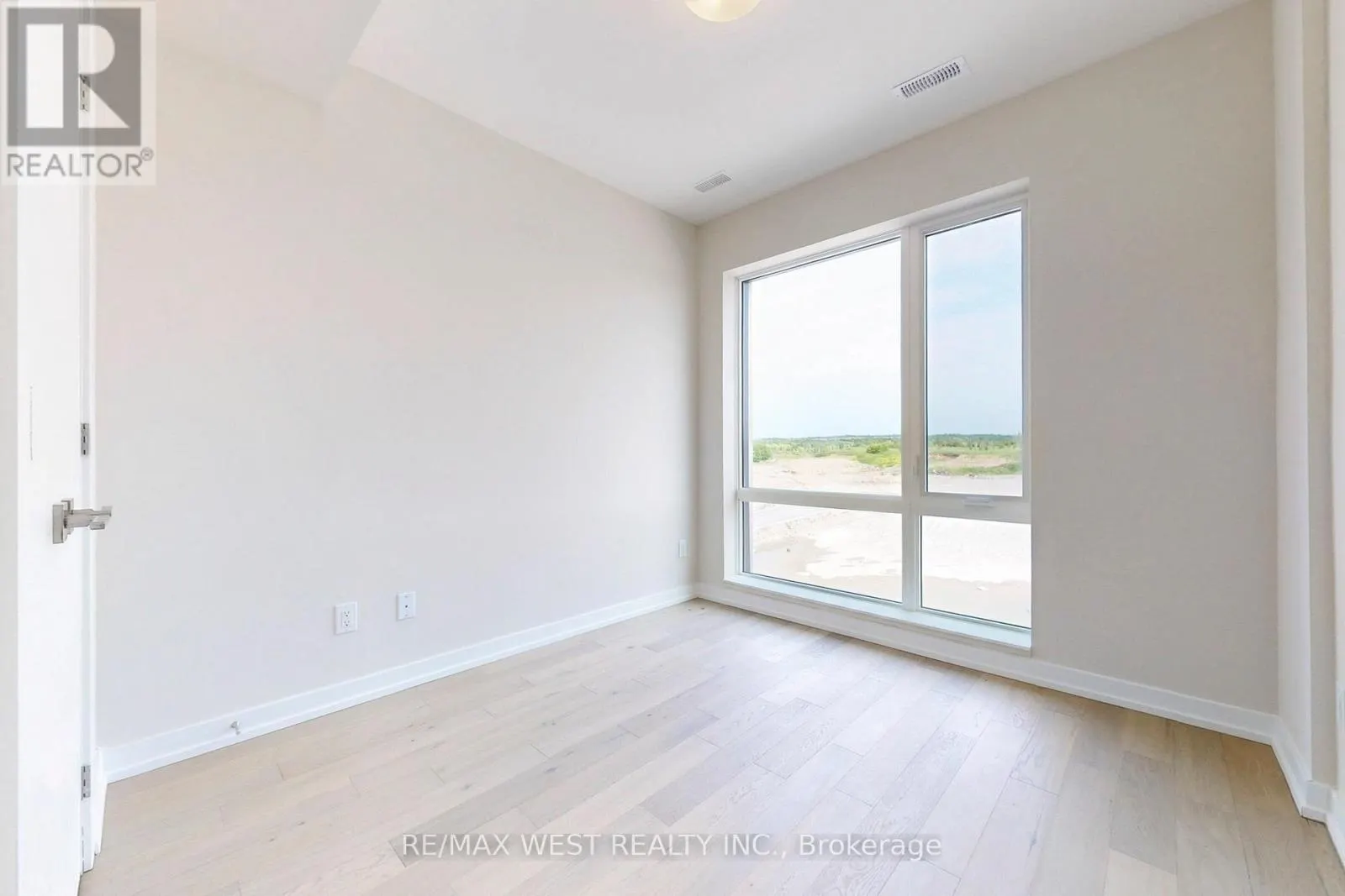 B311 - 65 SAIGON DRIVE N