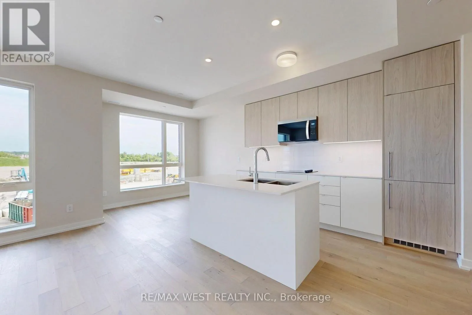 B311 - 65 SAIGON DRIVE N