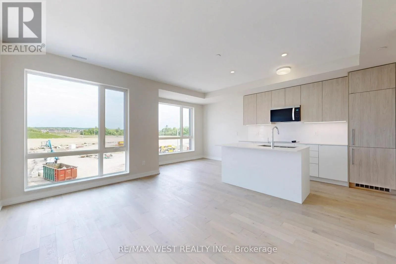 B311 - 65 SAIGON DRIVE N