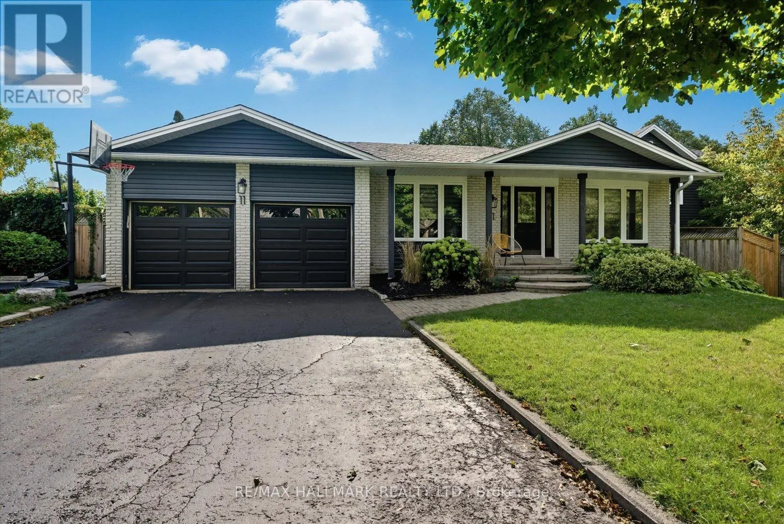 11 AVONDALE CRESCENT