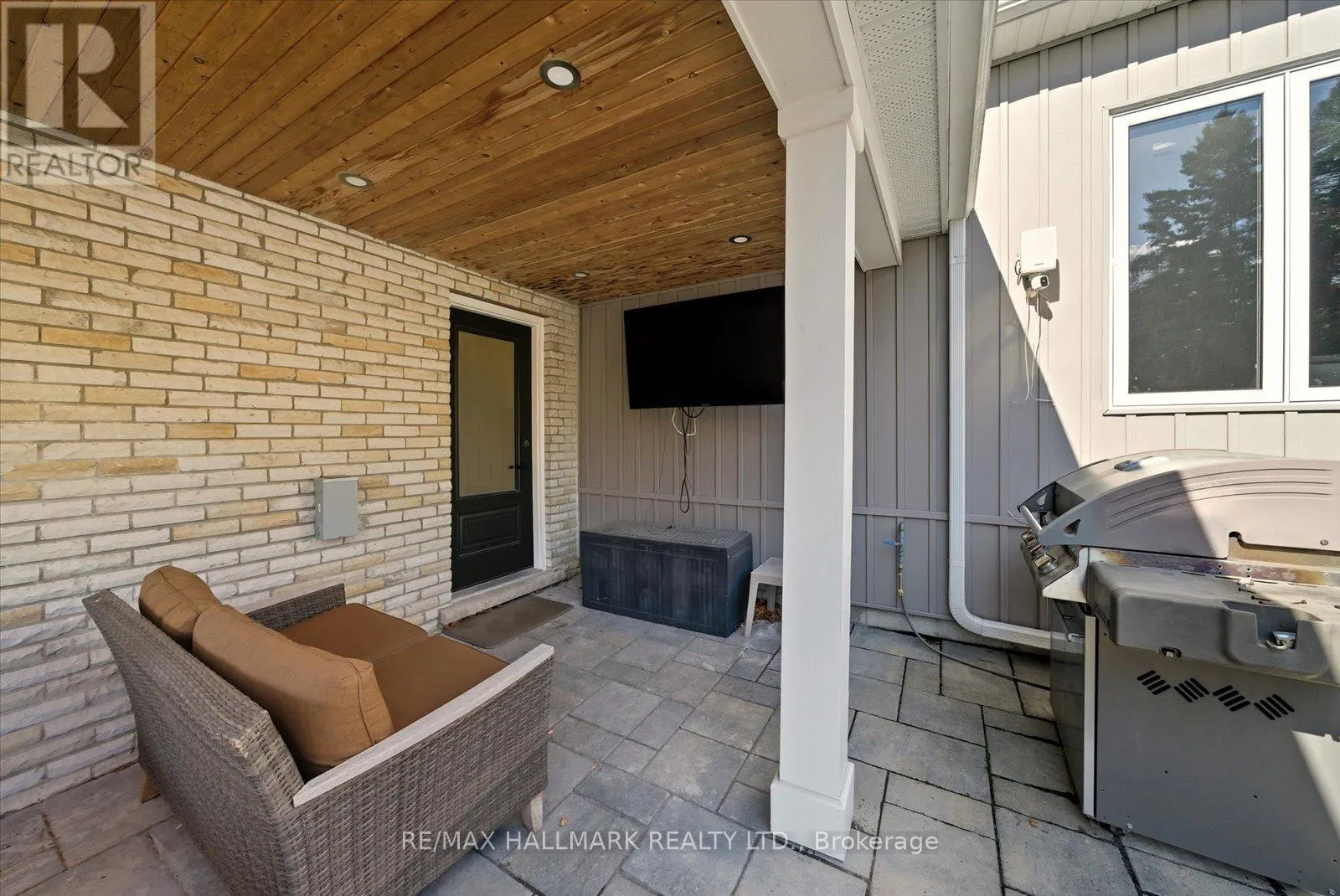11 AVONDALE CRESCENT