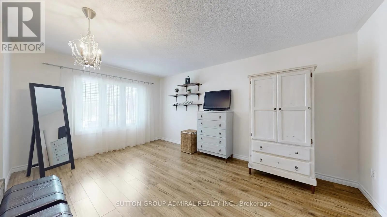 7 ROCKVIEW GARDENS