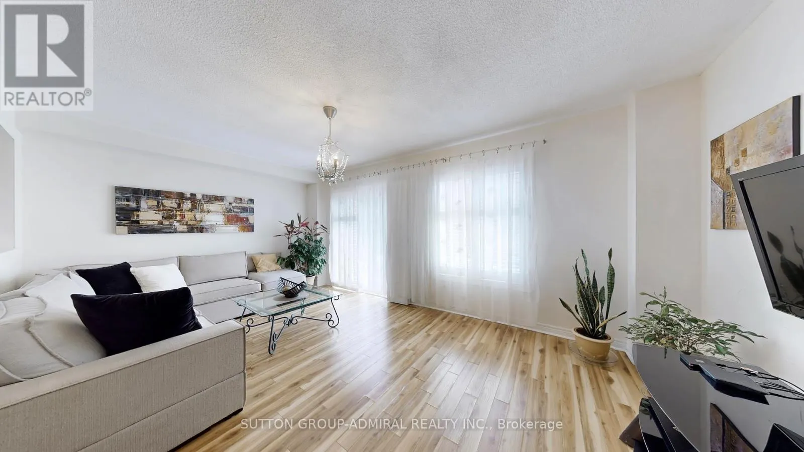 7 ROCKVIEW GARDENS