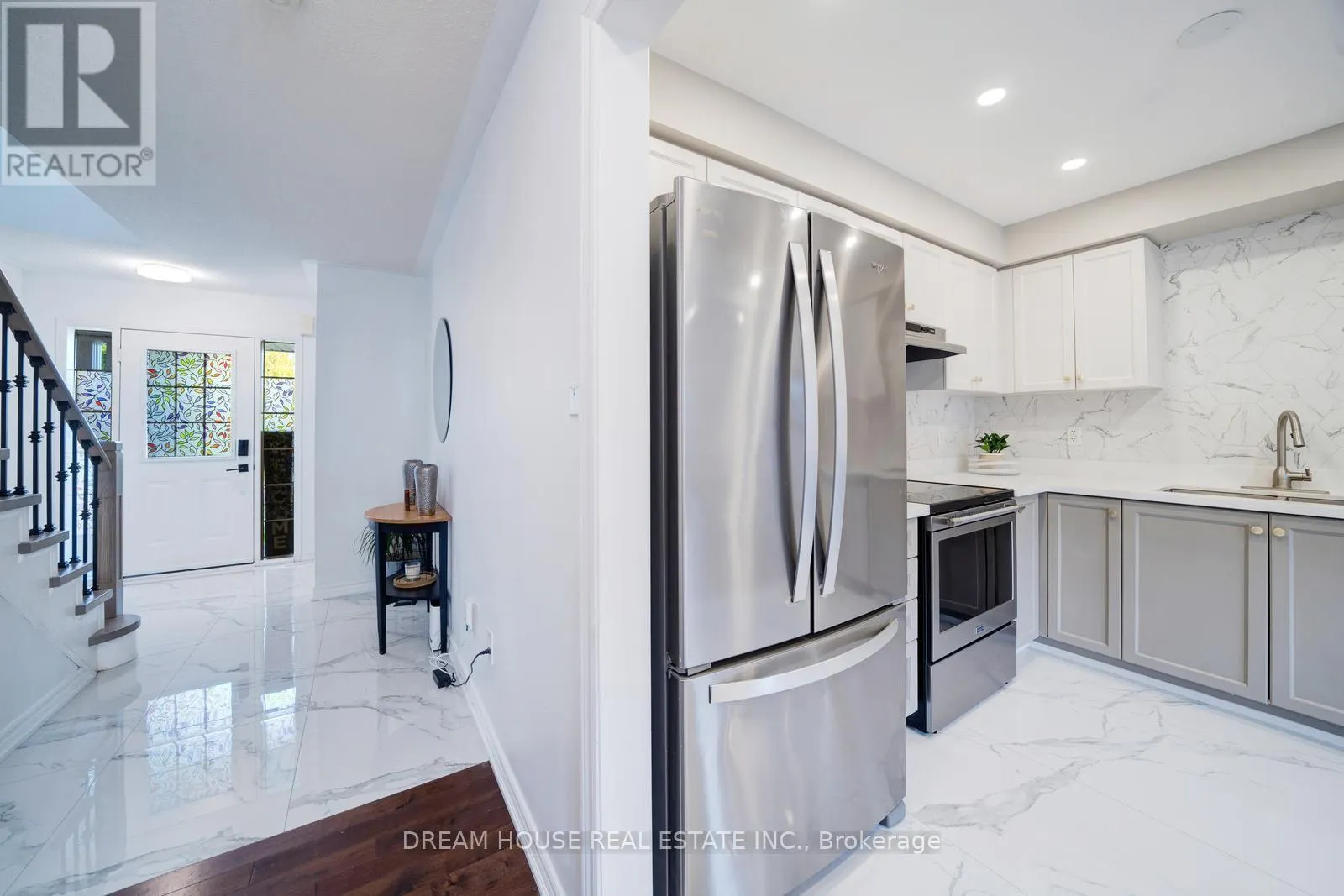 417 KING STREET E