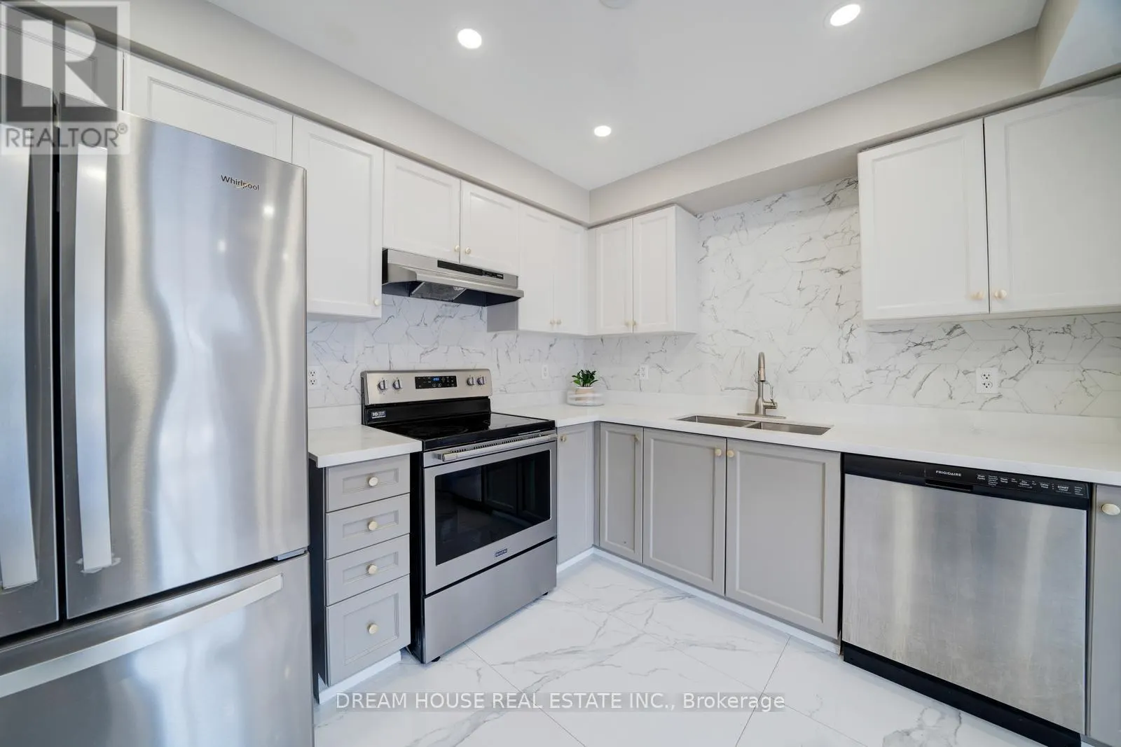 417 KING STREET E