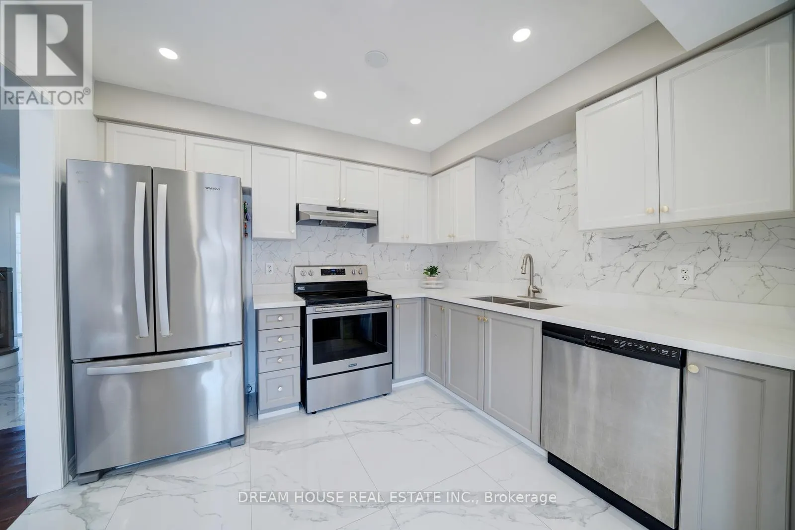 417 KING STREET E
