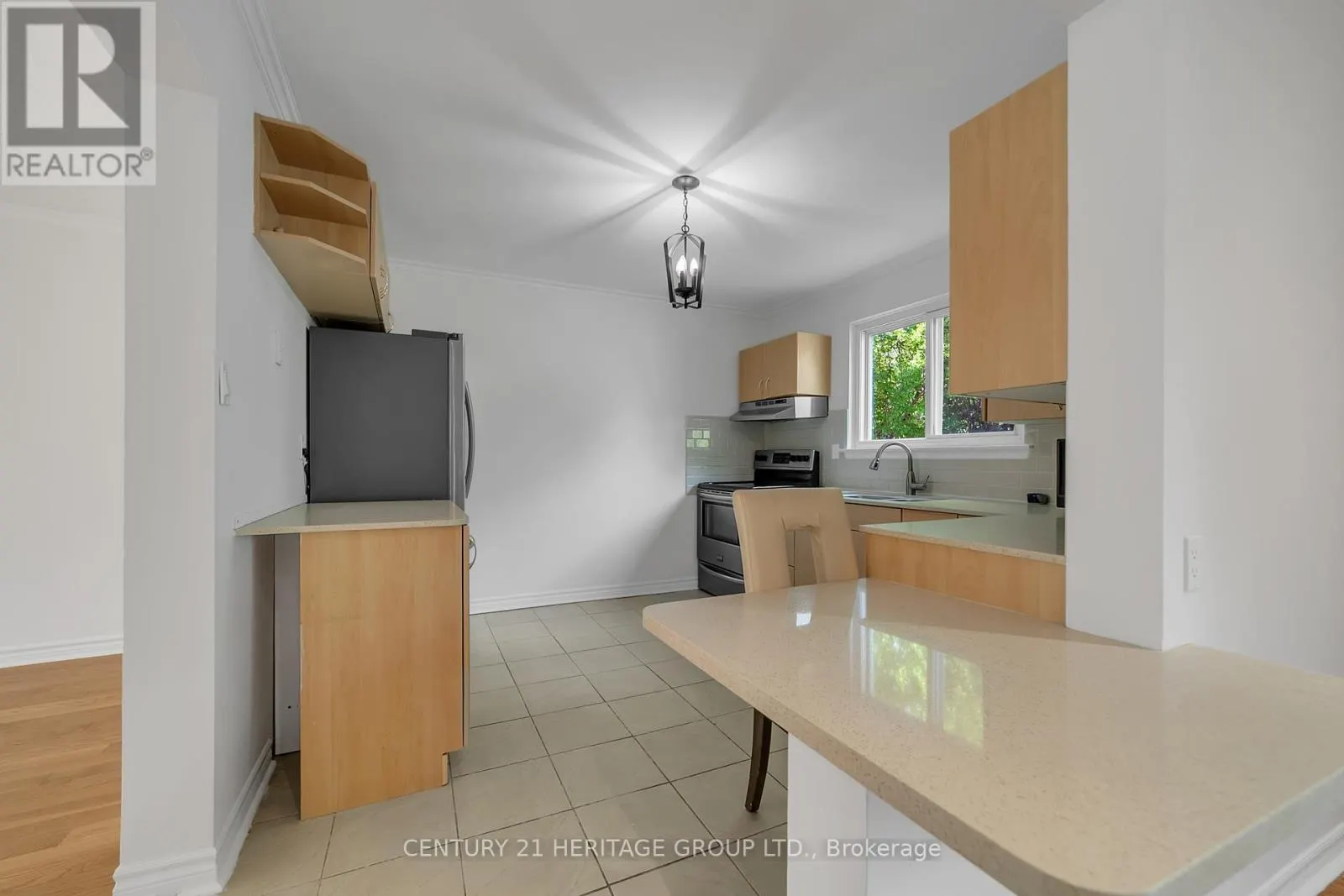 MAIN & UPPER - 24 SPRINGHEAD GARDENS