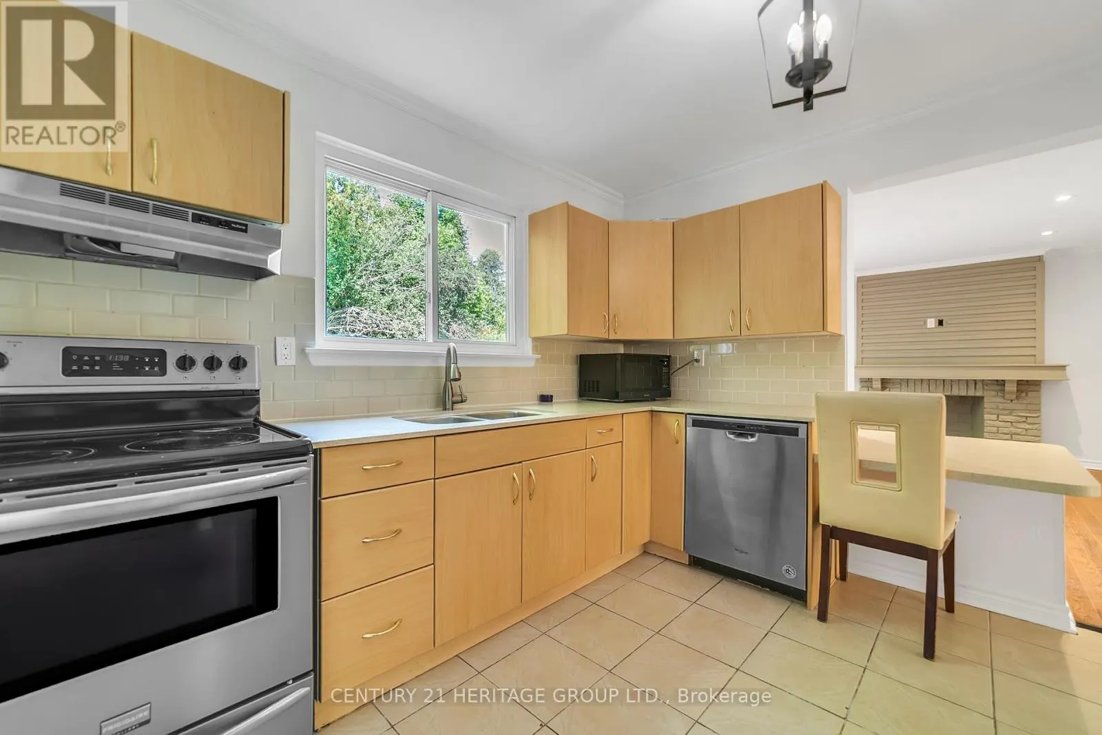 MAIN & UPPER - 24 SPRINGHEAD GARDENS