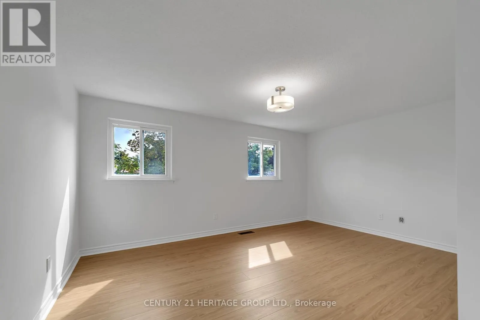 MAIN & UPPER - 24 SPRINGHEAD GARDENS