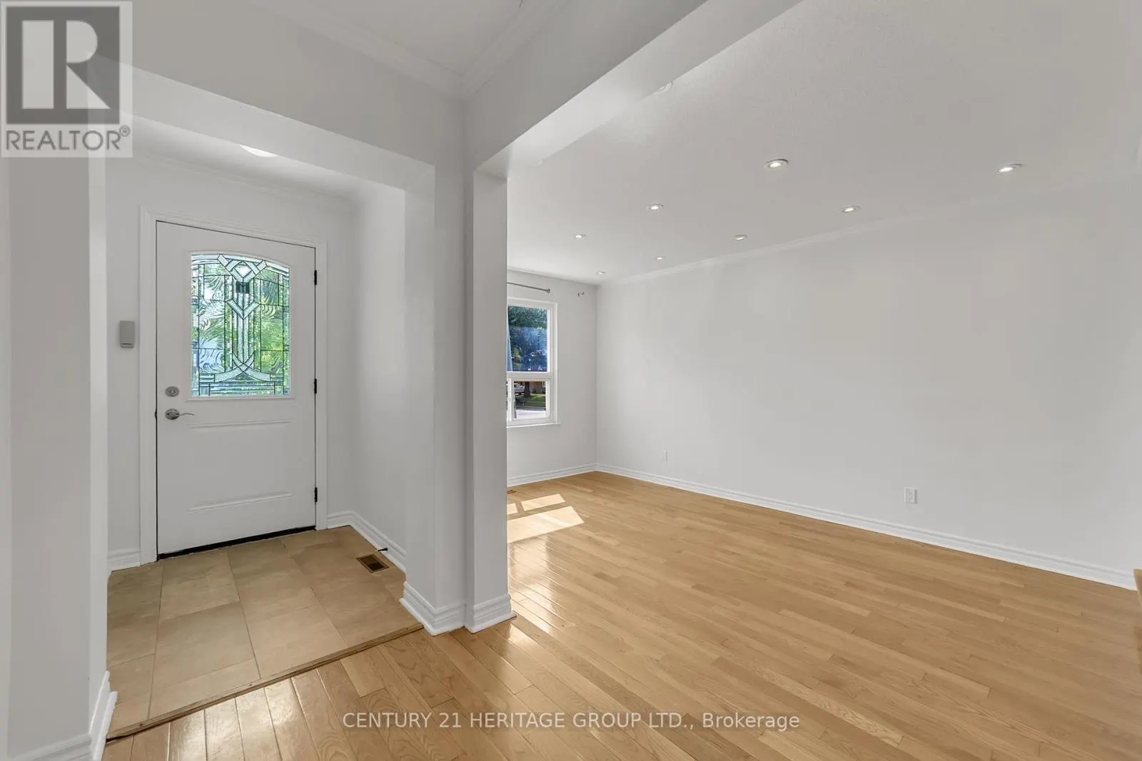 MAIN & UPPER - 24 SPRINGHEAD GARDENS