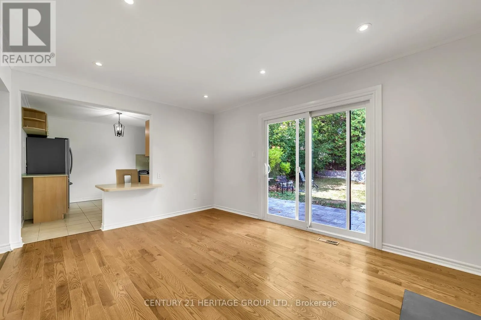 MAIN & UPPER - 24 SPRINGHEAD GARDENS