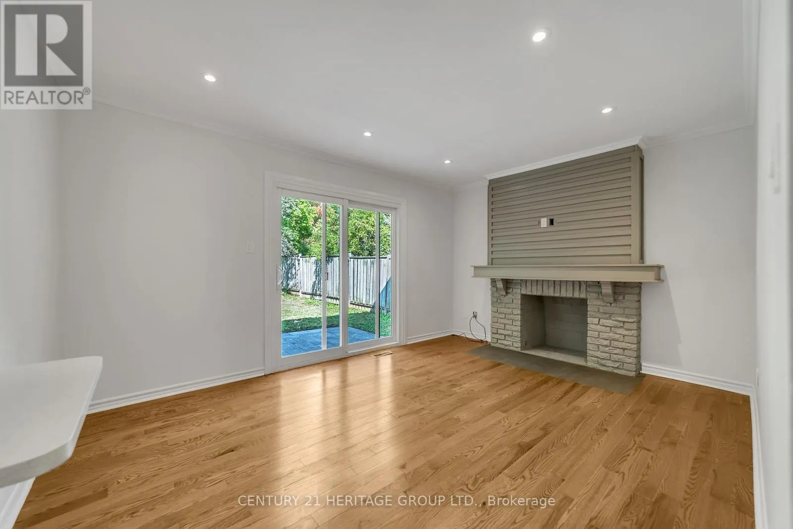 MAIN & UPPER - 24 SPRINGHEAD GARDENS