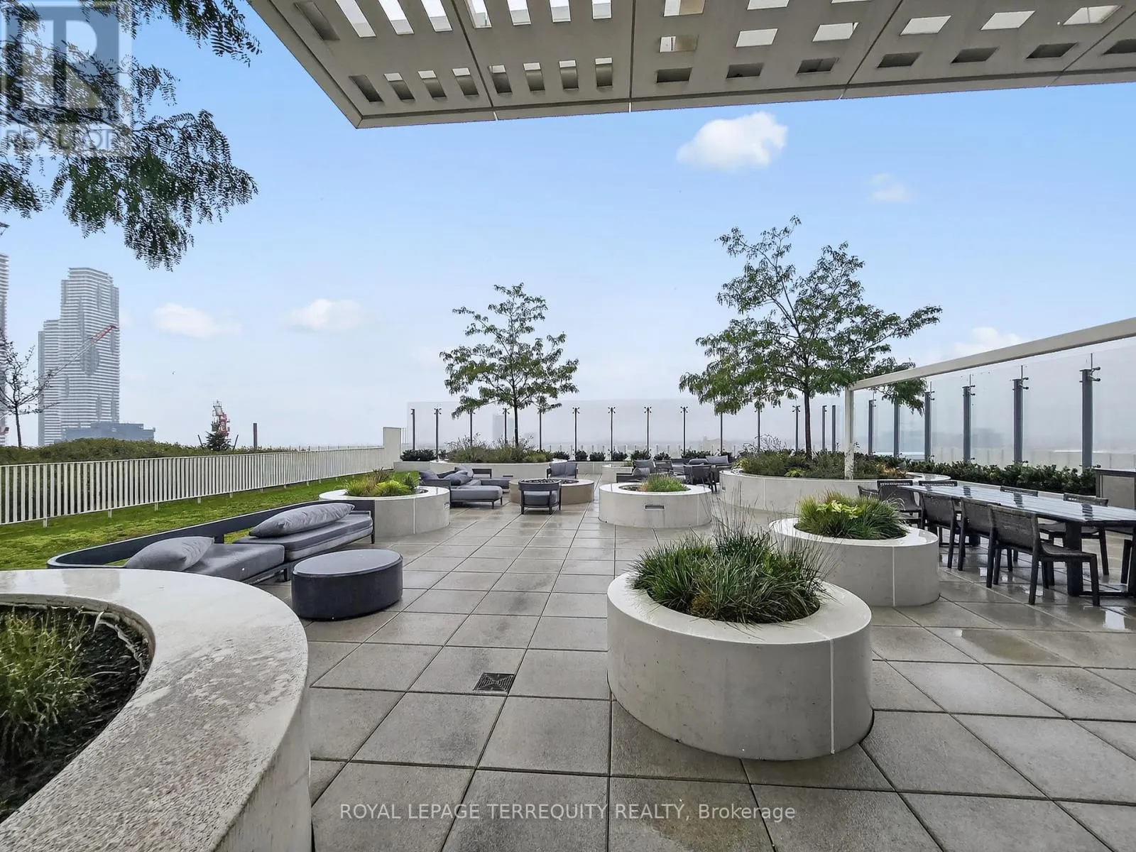 3711 - 898 PORTAGE PARKWAY