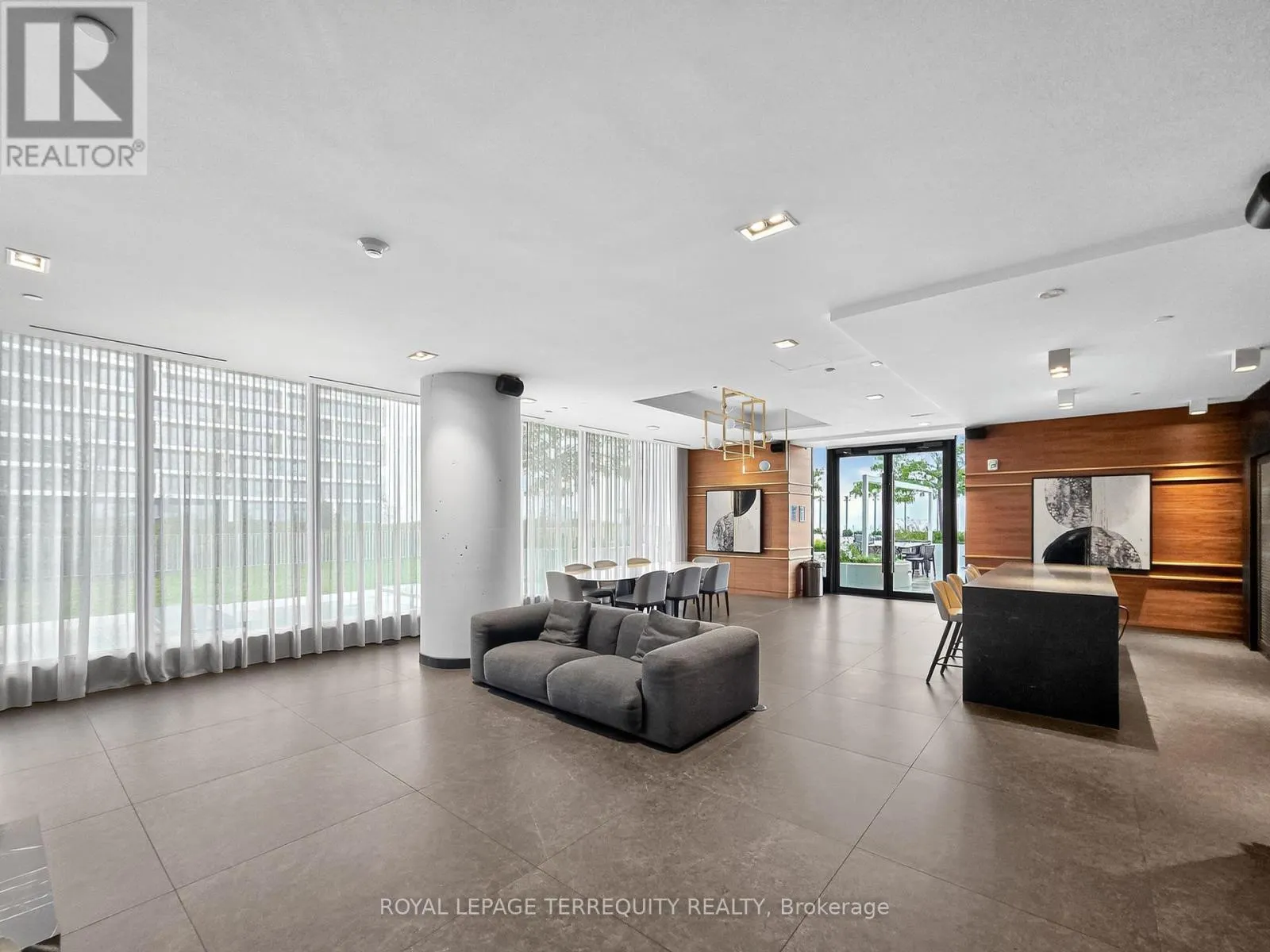 3711 - 898 PORTAGE PARKWAY