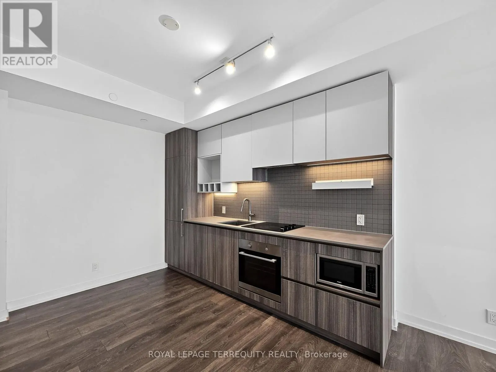 3711 - 898 PORTAGE PARKWAY