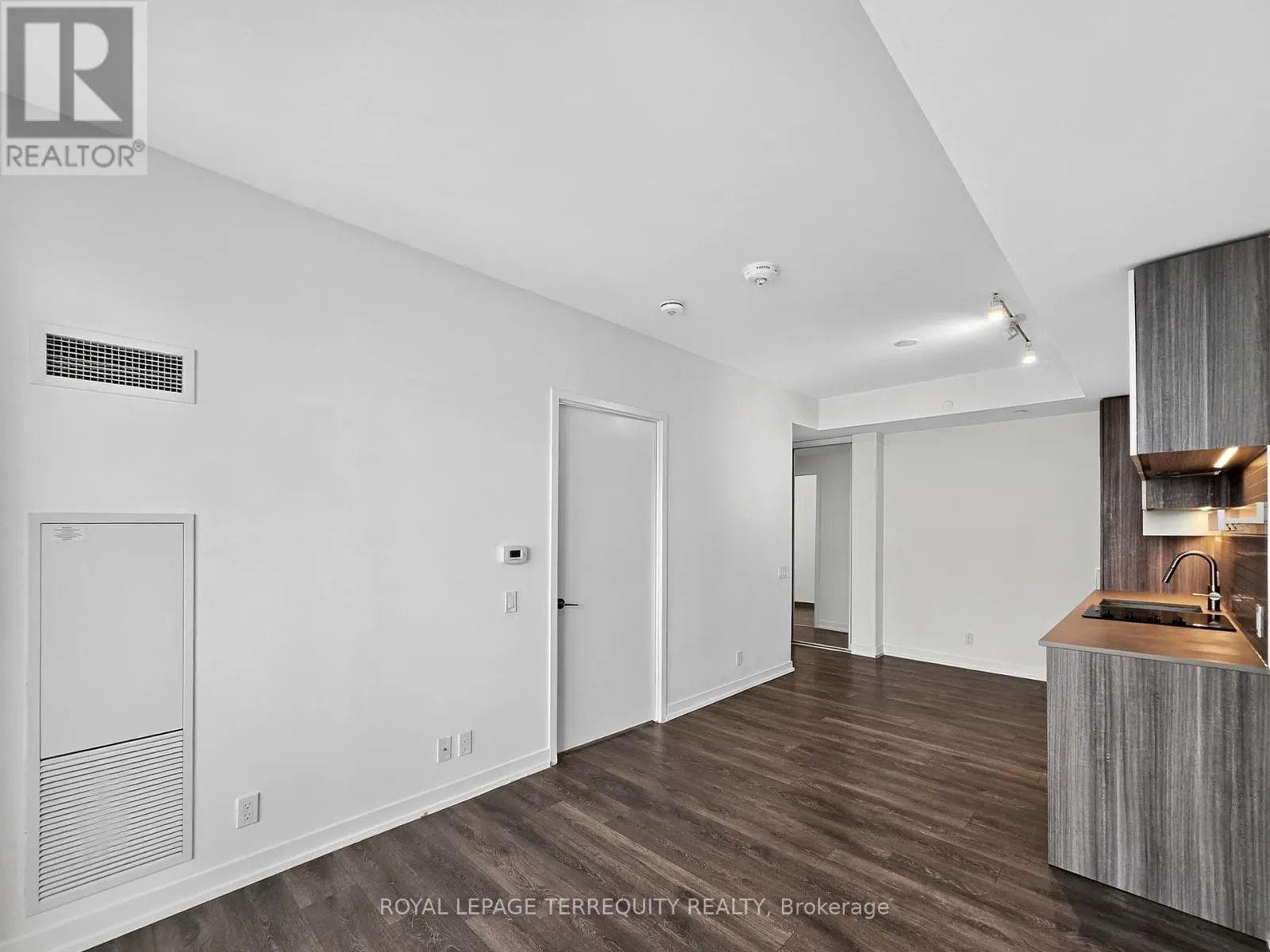 3711 - 898 PORTAGE PARKWAY