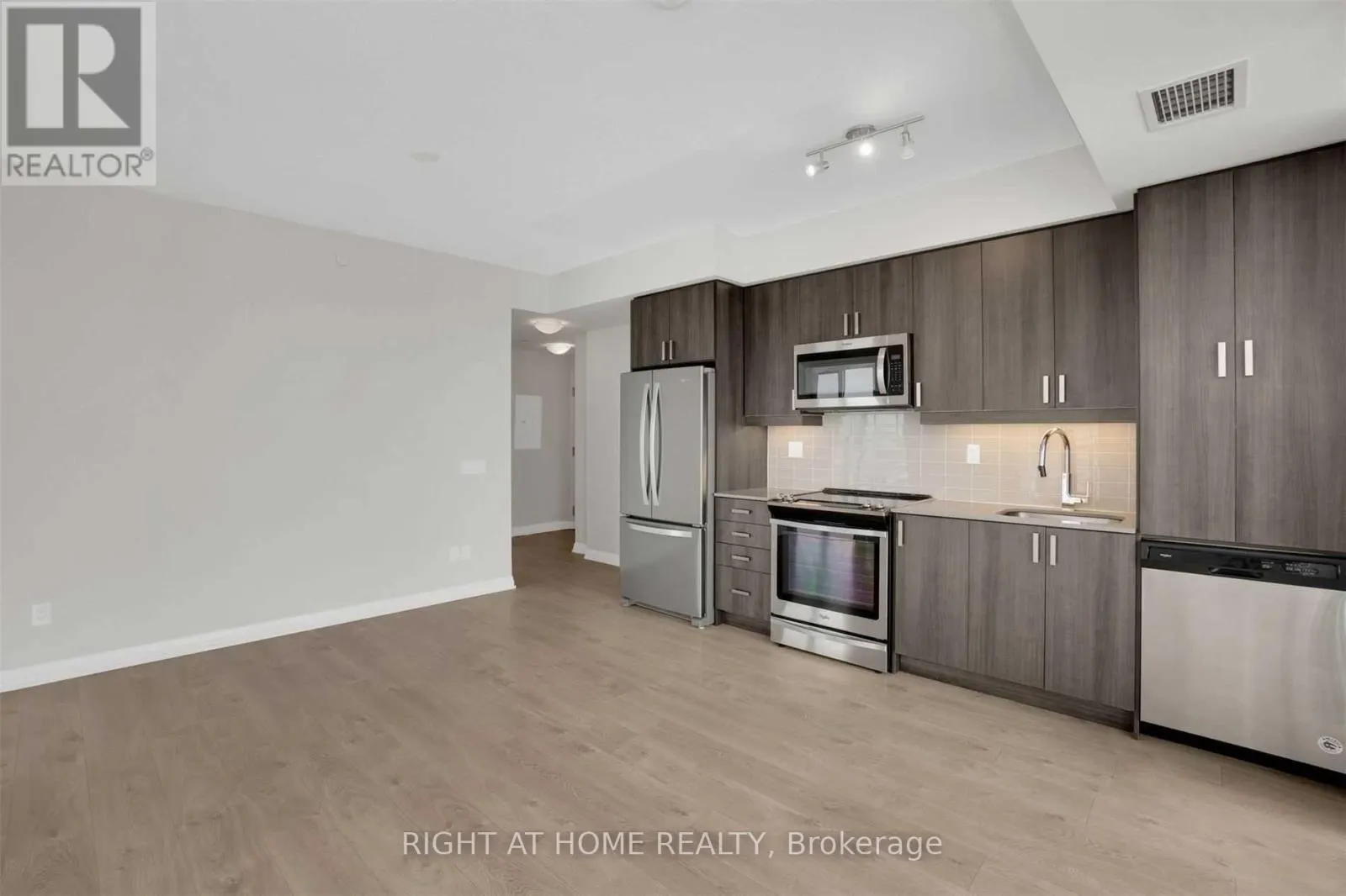 2115 - 7895 JANE STREET