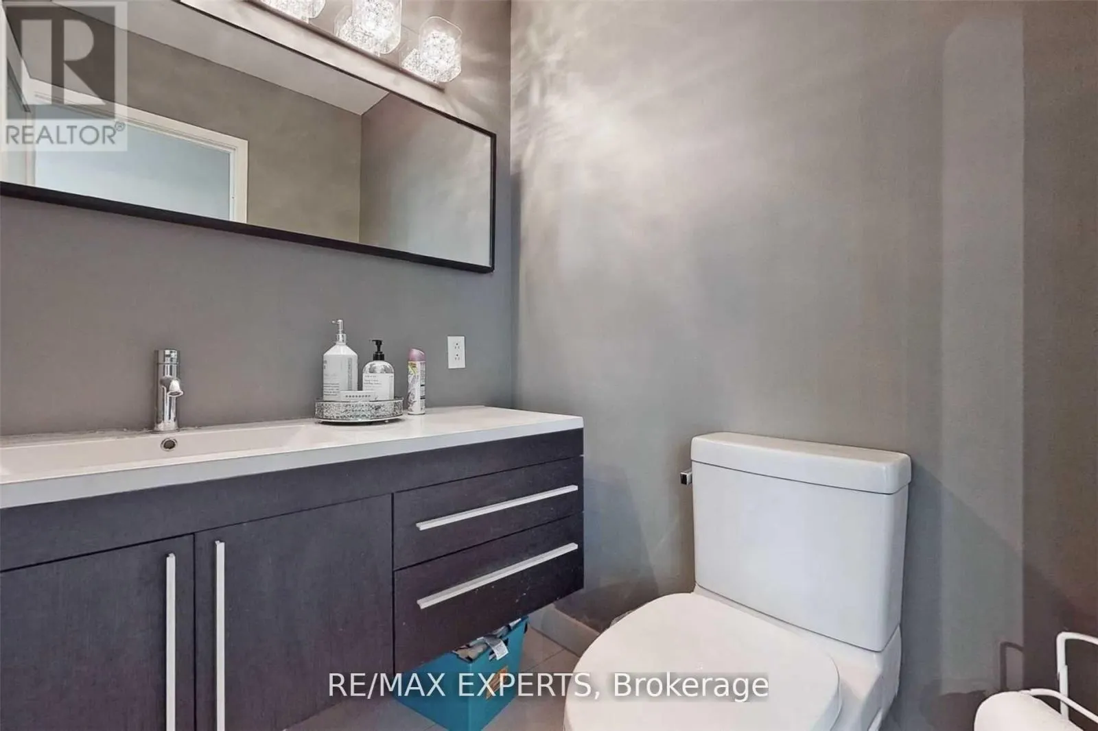 18 (ENTIRE PROPERTY) - 30 WERTHEIM COURT
