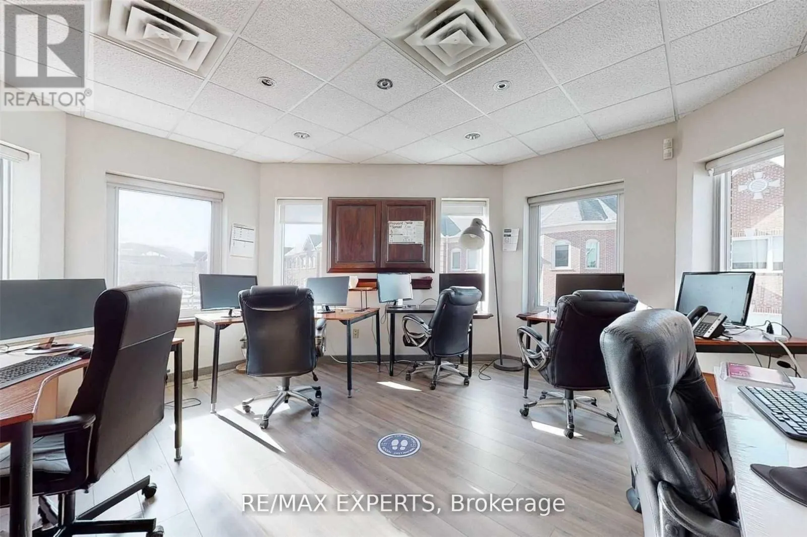 18 (ENTIRE PROPERTY) - 30 WERTHEIM COURT