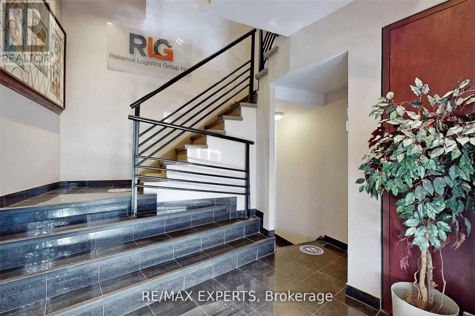 18 (ENTIRE PROPERTY) - 30 WERTHEIM COURT