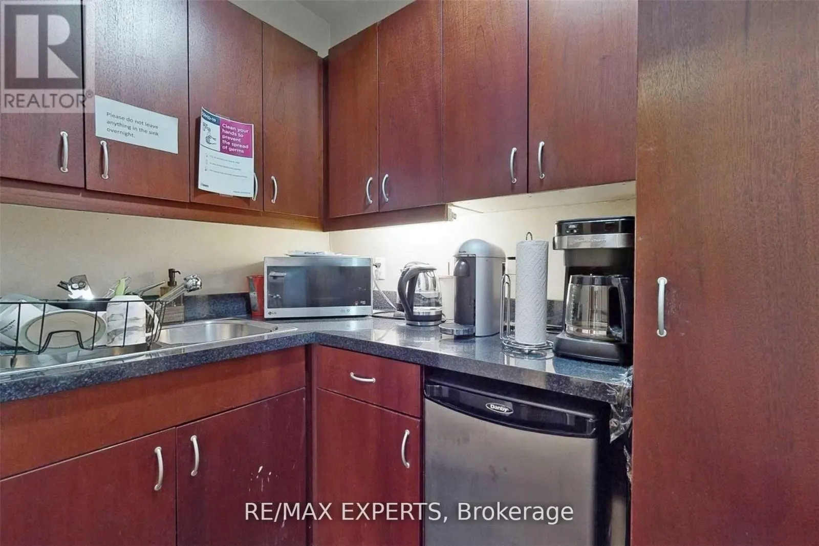 18 (ENTIRE PROPERTY) - 30 WERTHEIM COURT