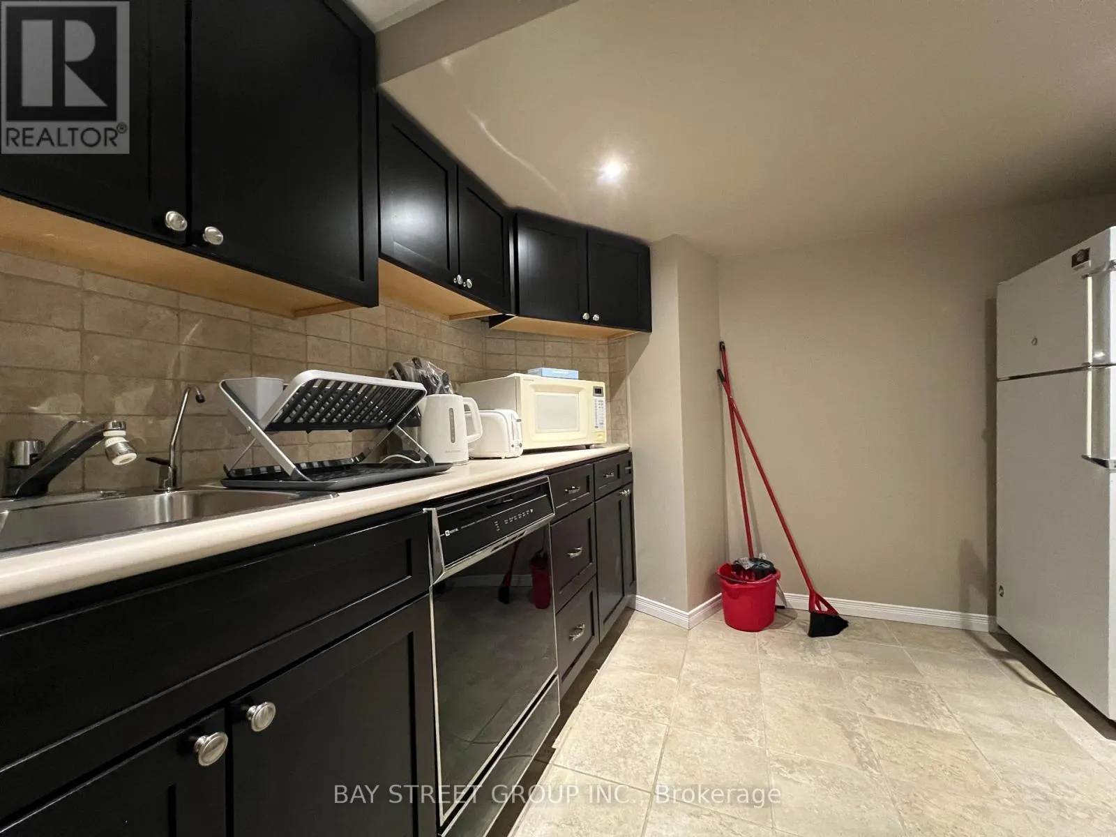 BSMT - 52 LORING CRES