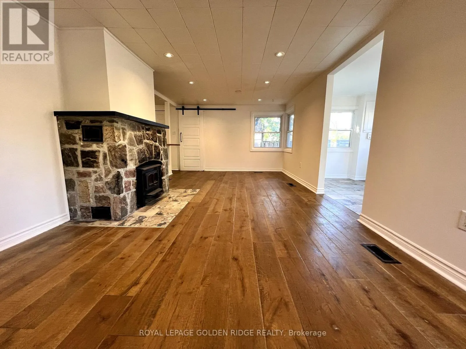 367 HOLLYWOOD DRIVE N
