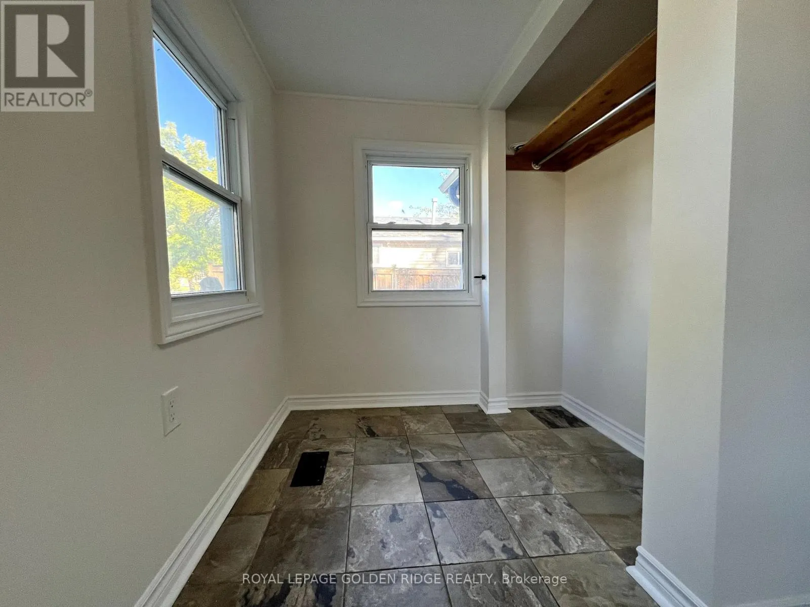 367 HOLLYWOOD DRIVE N