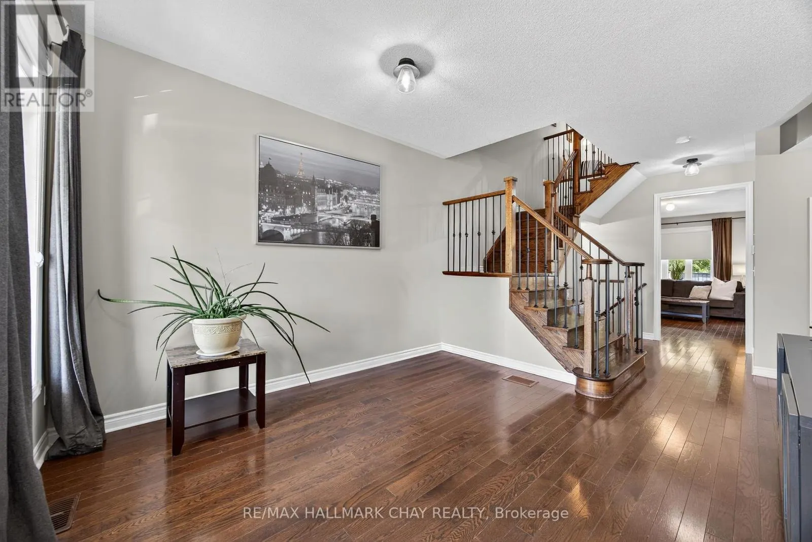 115 COLLIER CRESCENT