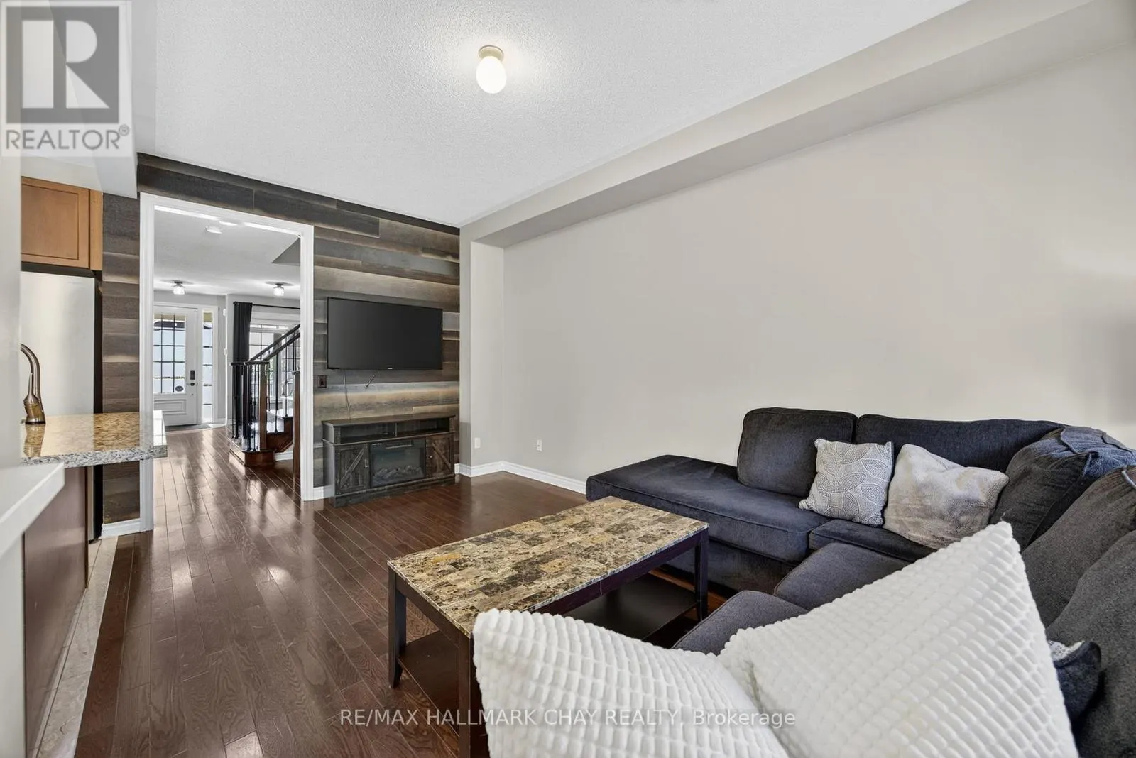 115 COLLIER CRESCENT