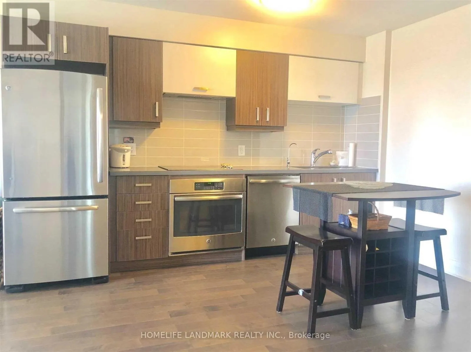 2105 - 18 UPTOWN DRIVE