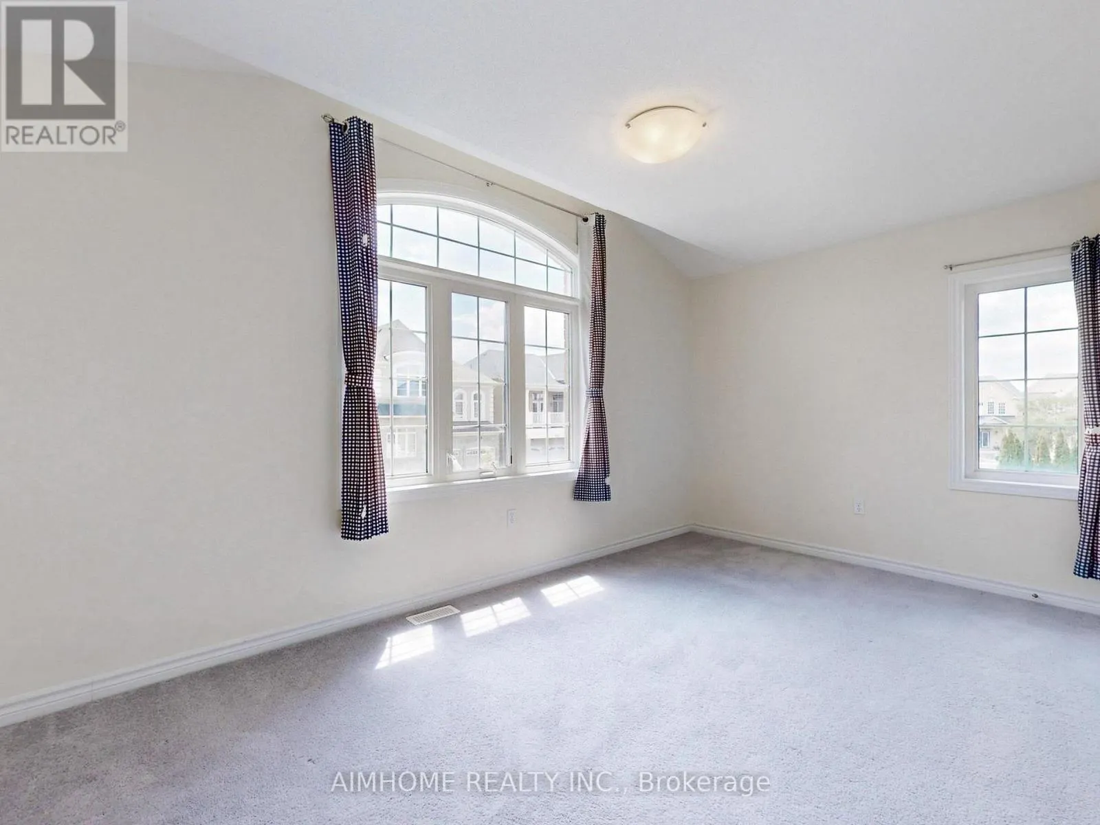 103 EVERSHOT CRESCENT