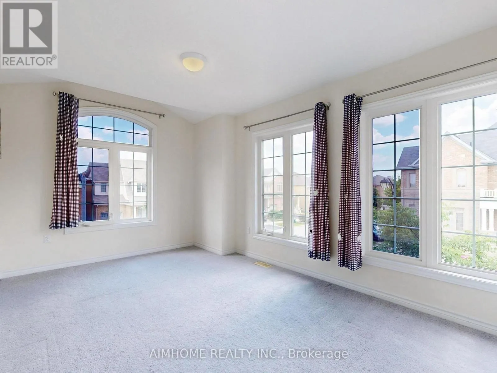 103 EVERSHOT CRESCENT