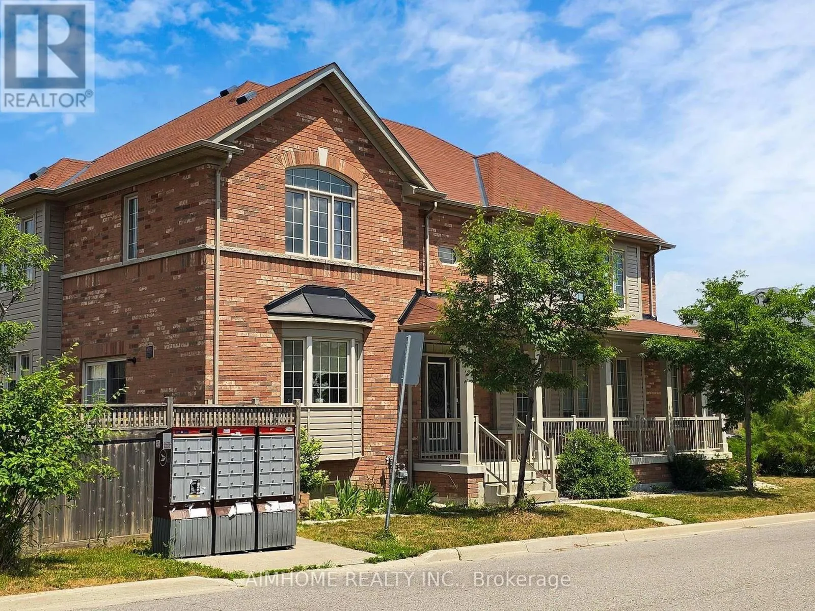 103 EVERSHOT CRESCENT
