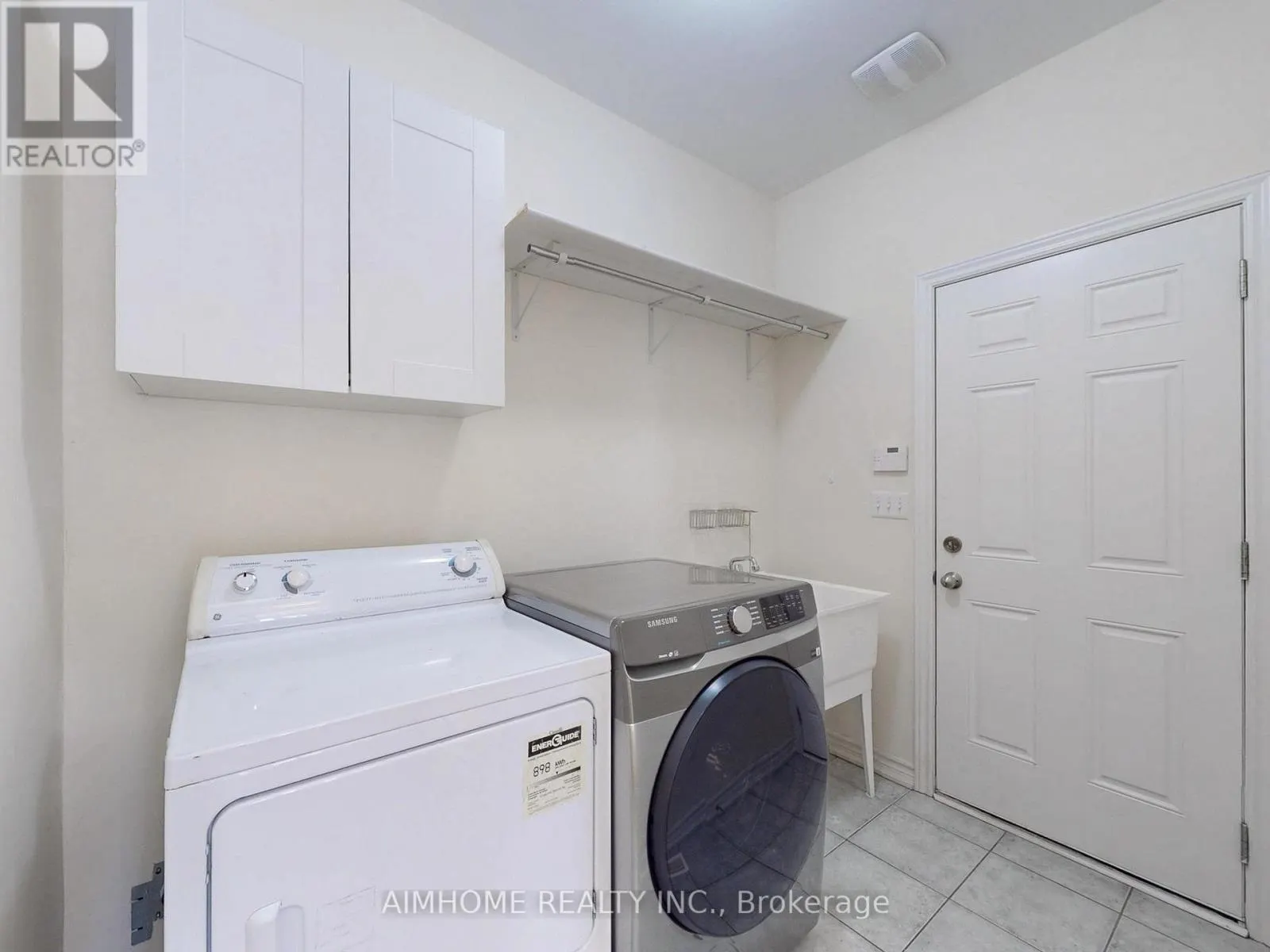 103 EVERSHOT CRESCENT