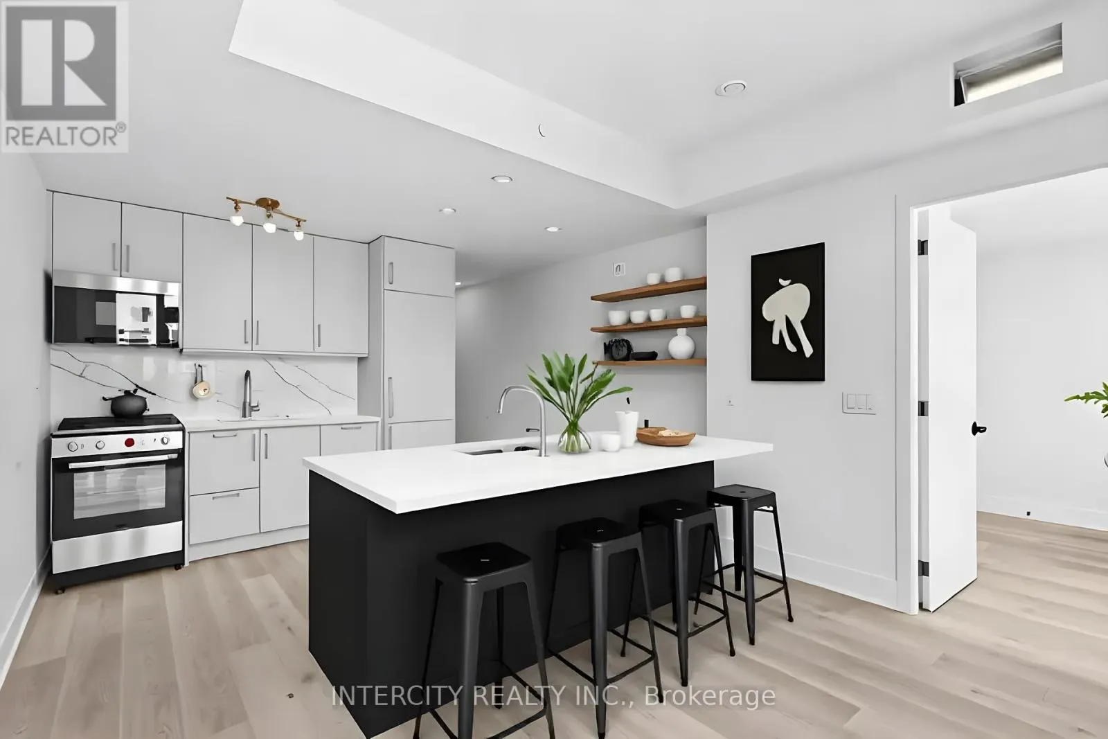 415 - 2075 KING ROAD