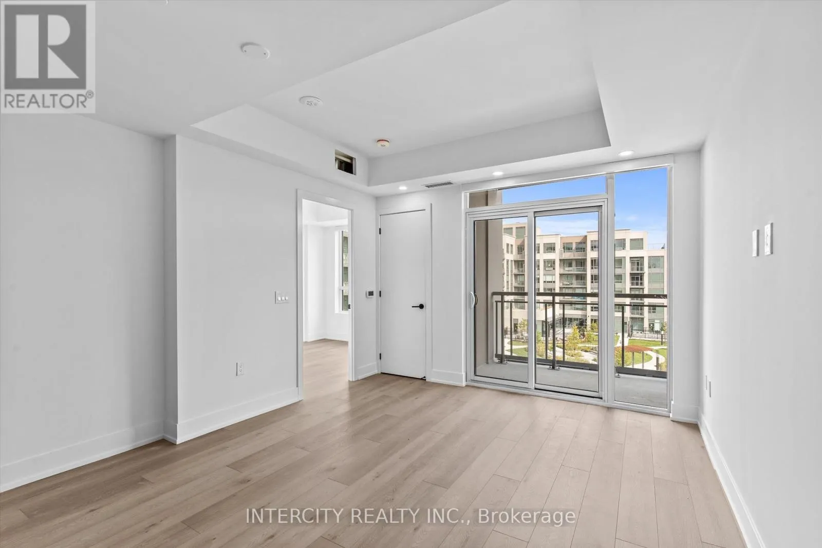 415 - 2075 KING ROAD