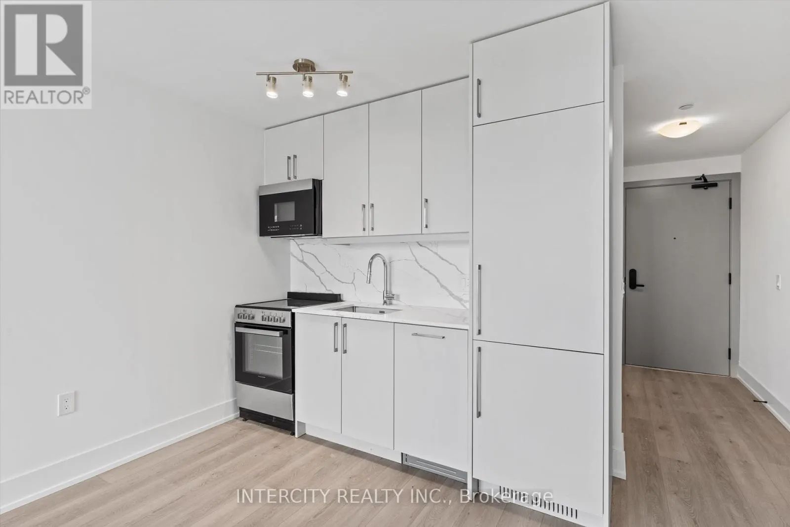 415 - 2075 KING ROAD